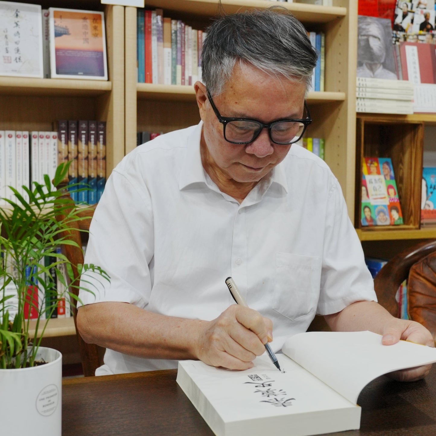 （6月初发货）港版增订版秦漢史講義（签名钤印版）【日本包邮】